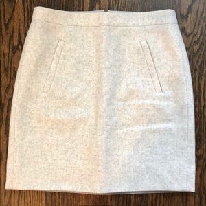 Jcrew skirt. 70% wool, 30% viscose.